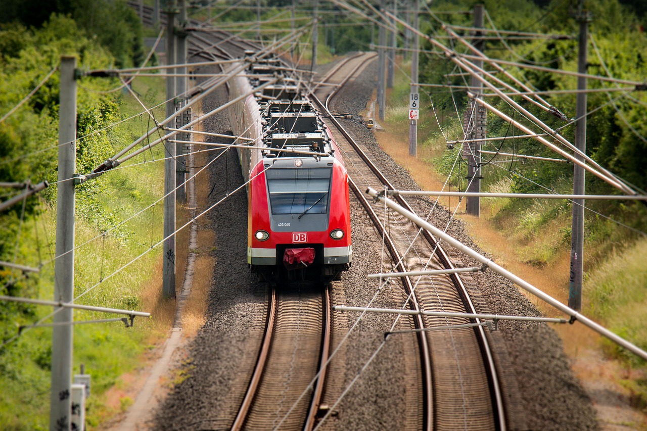 Jelentős késésekre figyelmeztet a MÁV