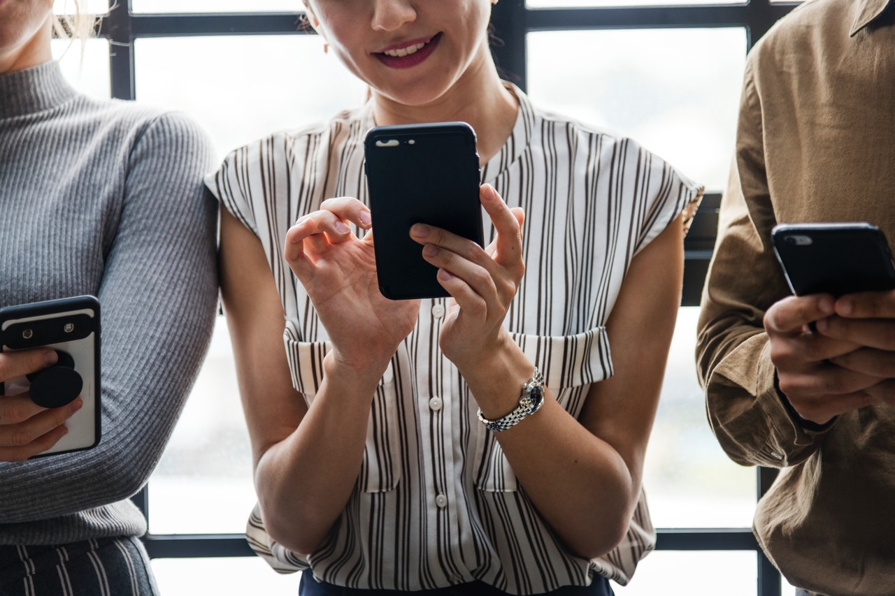 Bejelentést tett az EU - egymilliárd mobiltelefon érintett