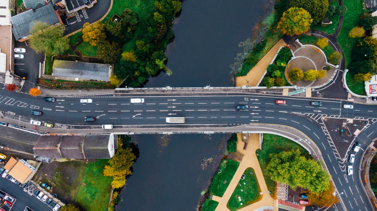 Felelőtlen ígéretet tettek - Autó- és motorgyárak kerülhetnek veszélybe Európában