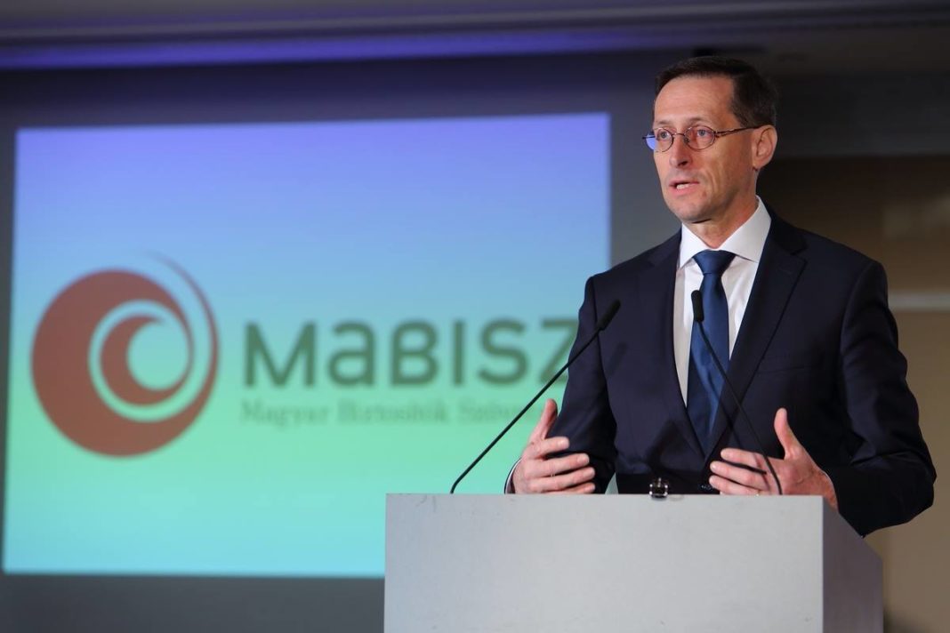 Varga Mihály: nagy szükség van egy erős, korszerű termékekkel rendelkező biztosítási szektorra
